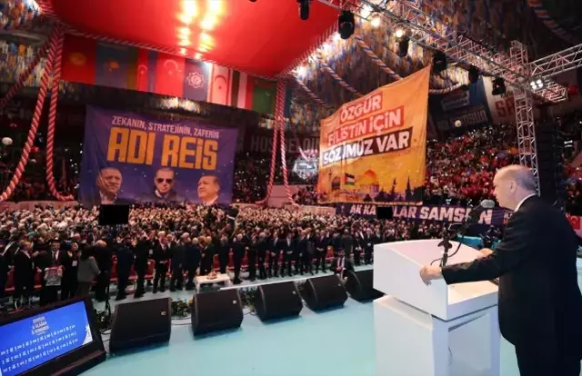 Sahneye İçim Yanar Şarkısıyla Çıktı