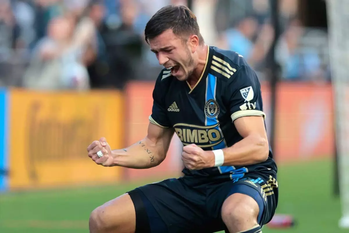 Fenerbahçe, Transferde Sol Bek için Sürpriz Bir İsim Arayışında