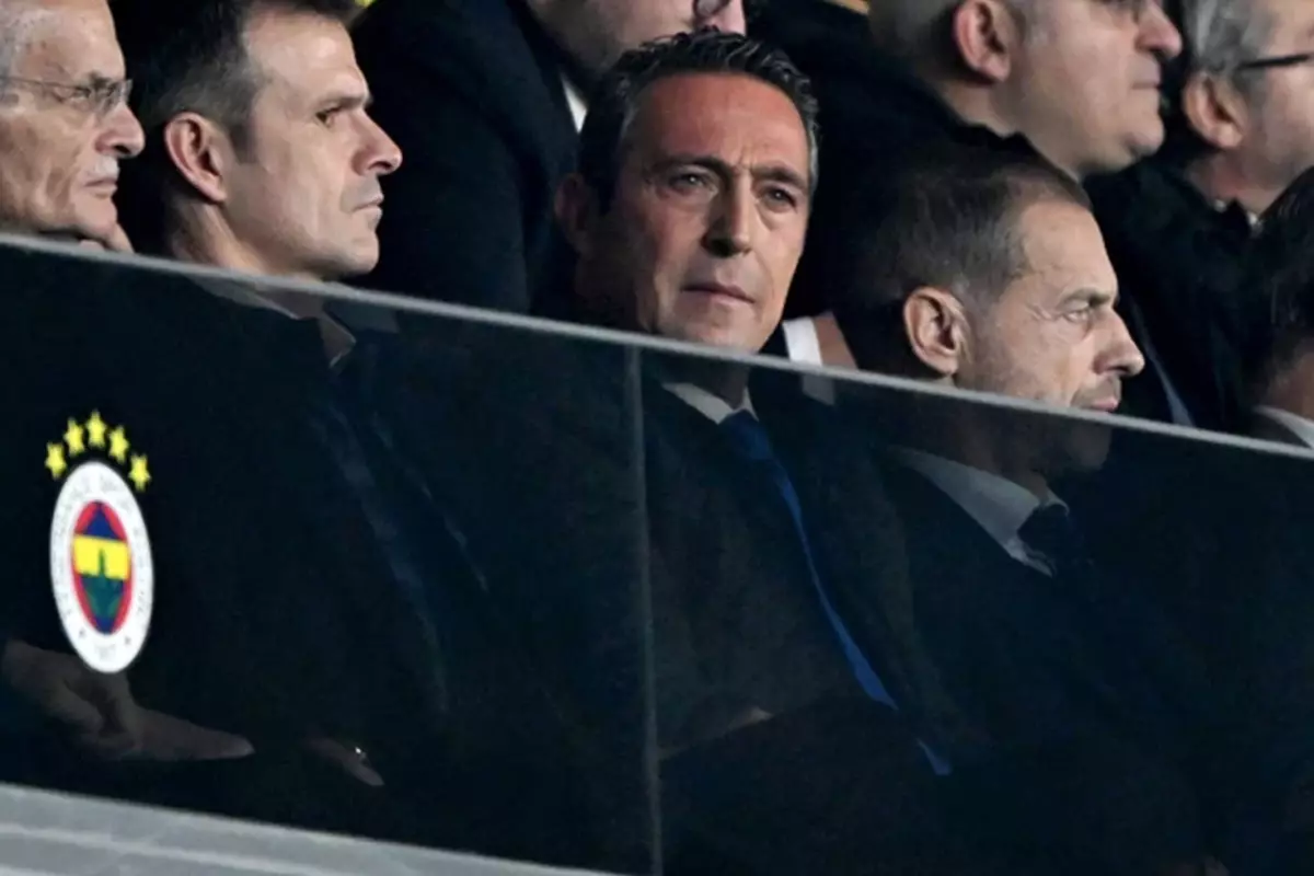 Lider Galatasaray, Trendyol Süper Lig'in 18. haftasında Göztepe'yi konuk etti ve taraftarlar büyük bir dikkat çekici gösteri yaptı.
