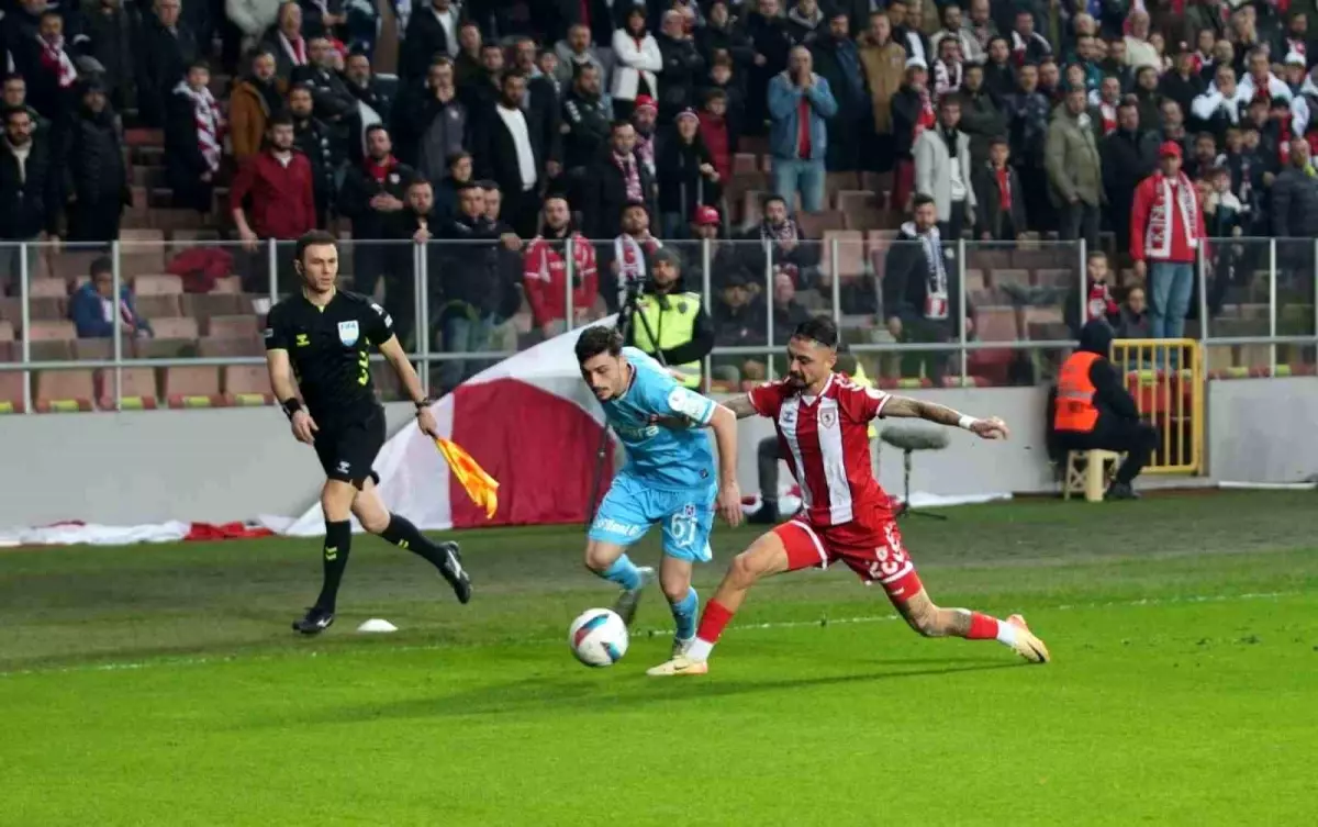 Trendyol Süper Lig'in 18. hafta mücadelesinde Samsunspor, kendi evinde Trabzonspor'u ağırlıyor.
