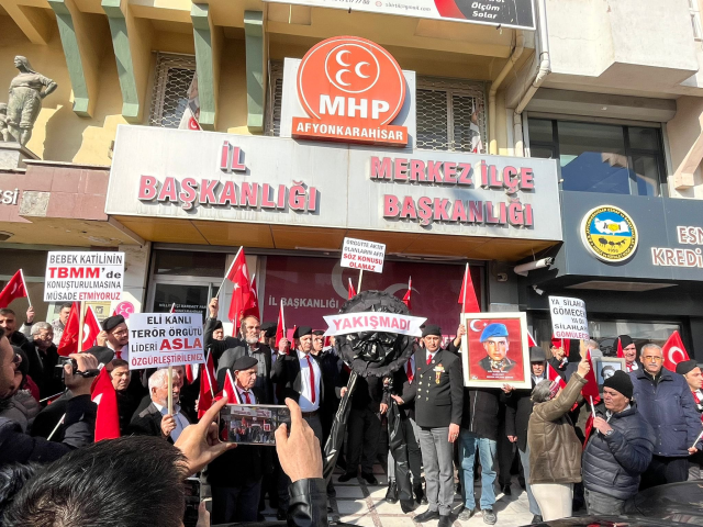 Afyonkarahisar'da Gazi ve Şehit Aileleri Öncülüğünde Terör ve Öcalan'a Sert Mesajlar