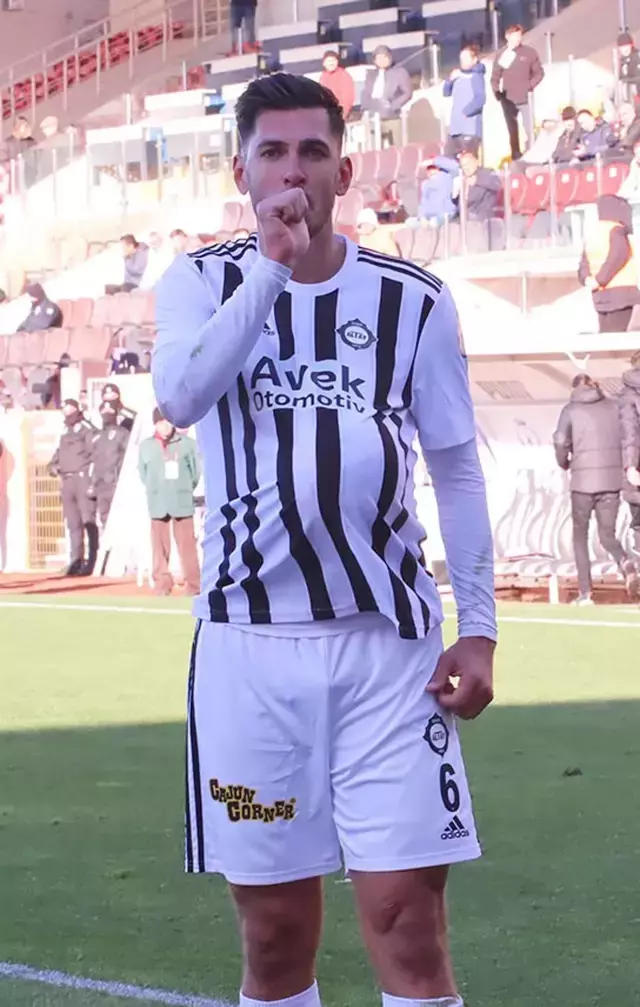 Altay'da Şok Sözleşme Uzatması: Ceyhun Gülselam'ın Yüzü Güldü