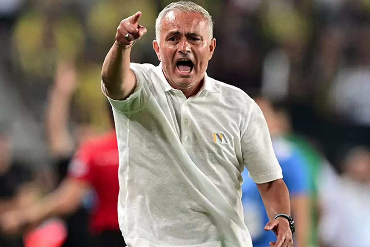 Fenerbahçe'nin Kadro Yenileme Çalışmaları ve Ayrılık Planları