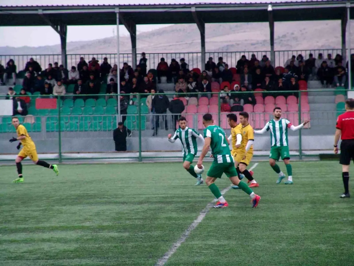 Kayseri Şekerspor, Ligde Kritik Bir Maçta Kocasinan Şimşekspor'u 3-2 mağlup etti