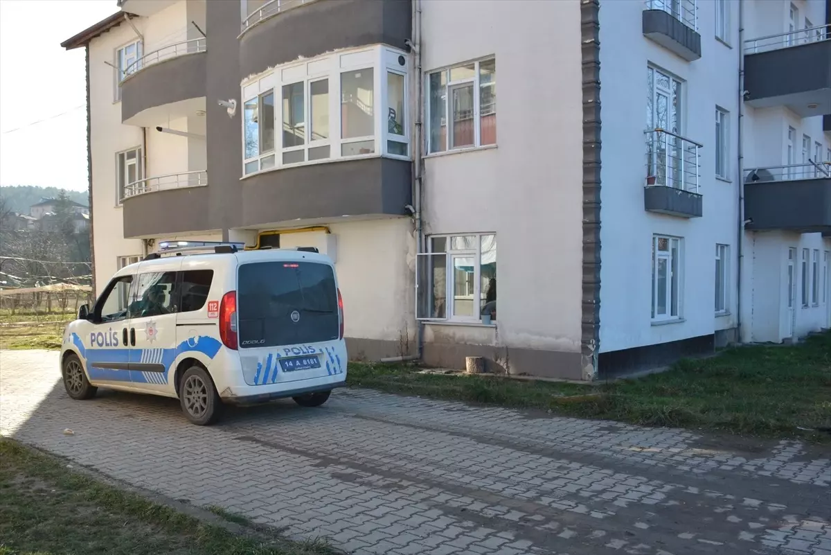 Mengen ilçesi Beşler Mahallesi Polat Sitesi'nde meydana gelen üzücü olayda, yalnız yaşayan Musa Y., hayatını kaybetti.